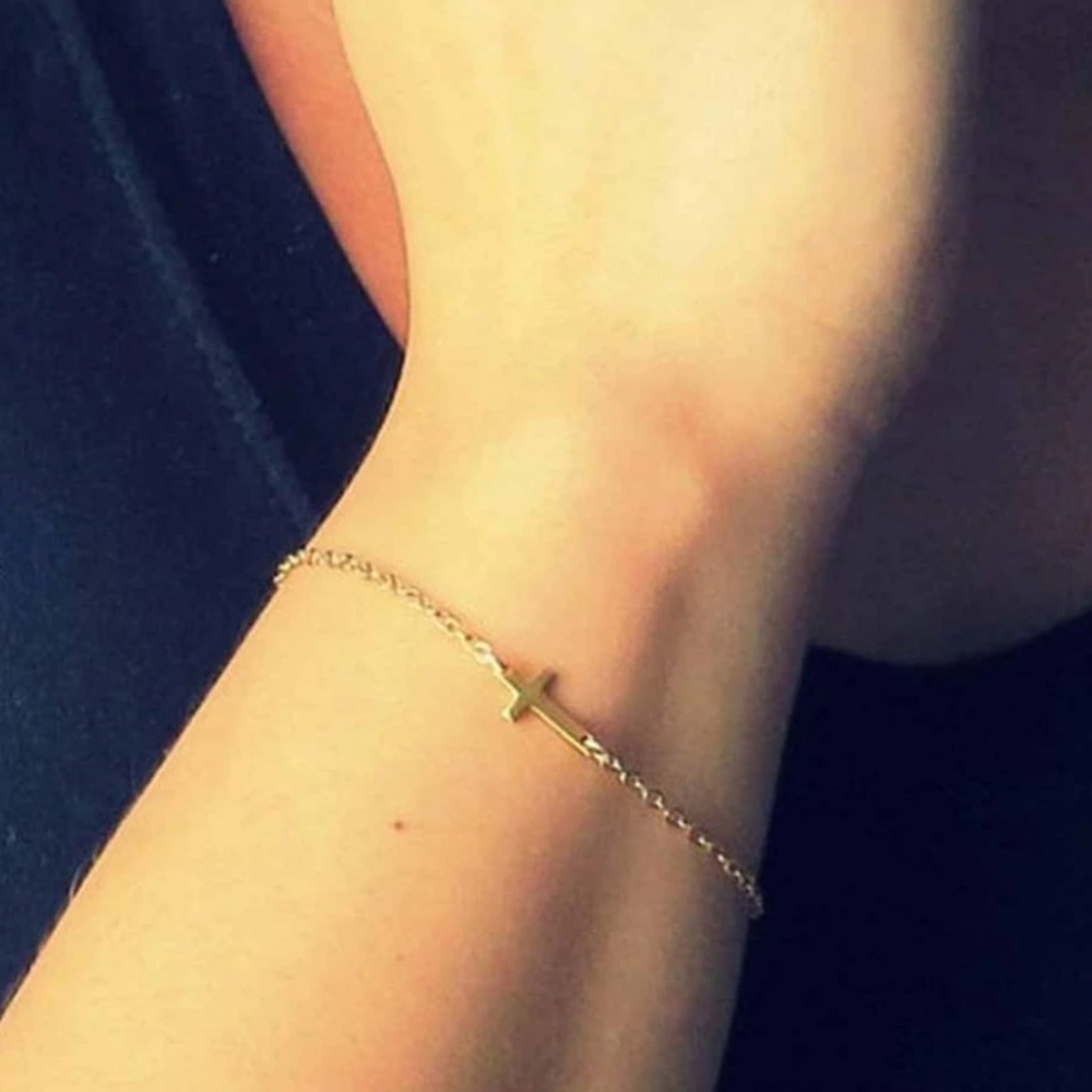 Dainty cross bracelet minimalist gold tone - Picture 4 of 4